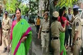 Photo of हैदराबाद: सीएम की बेटी के बाद अब उनकी मां ने पुलिस से की बदसलूकी