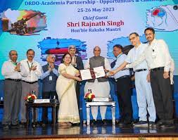 Photo of नई दिल्ली: राजनाथ सिंह ने दो दिवसीय डीआरडीओ अकादमी सम्मेलन का किया उद्घाटन