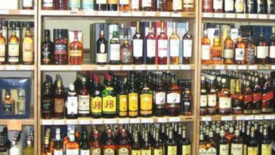Photo of रायपुर :  राजधानी की शराब दुकानों से कम कीमत की मदिरा गायब, महंगी शराब पीने मजबूर मदिरा प्रेमी