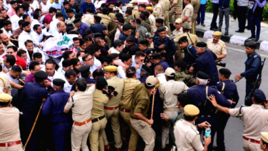 Photo of एटीएस द्वारा मुफ्ती की गिरफ्तारी का विरोध कर रही भीड़ पर मुंबई पुलिस ने किया लाठीचार्ज