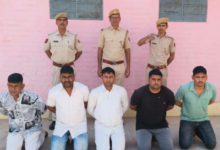 Photo of हनुमानगढ़ , फर्जी पुलिसकर्मी बनकर डमी नोटों से ठगी के मामले में कार्रवाई, पांच आरोपी गिरफ्तार