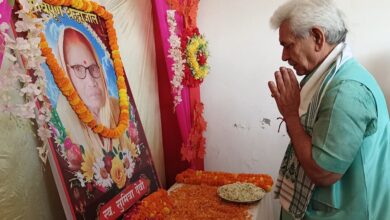 Photo of गाजीपुर:भाजपा नेता की माता के निधन पर शोक संवेदना व्यक्त करने पहुंचे मनोज सिन्हा