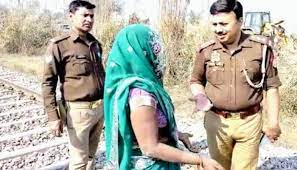 Photo of कानपुर: पति व बेटे की करतूतों से तंग महिला ने आत्महत्या करने की ठानी,पुलिस ने बचाया  