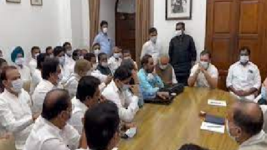 Photo of दोषी ठहराए जाने के एक दिन बाद कांग्रेस सांसदों की बैठक में शामिल हुए राहुल