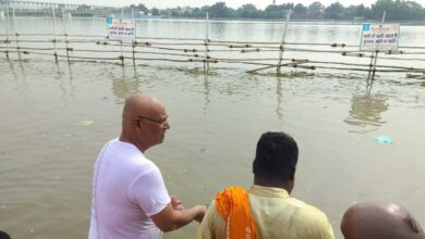 Photo of पितृ पक्ष तर्पण मेले में देश विदेश से लोग पहुंच रहें है और आज रामेंद्र सिंह ने भी किया अपने पितरों का तर्पण।